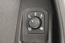 VW Passat Variant Business TDI SCR DSG in GLETSCHERWEISS METALLIC
