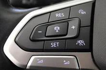 VW Passat Variant Business TDI SCR DSG in GLETSCHERWEISS METALLIC