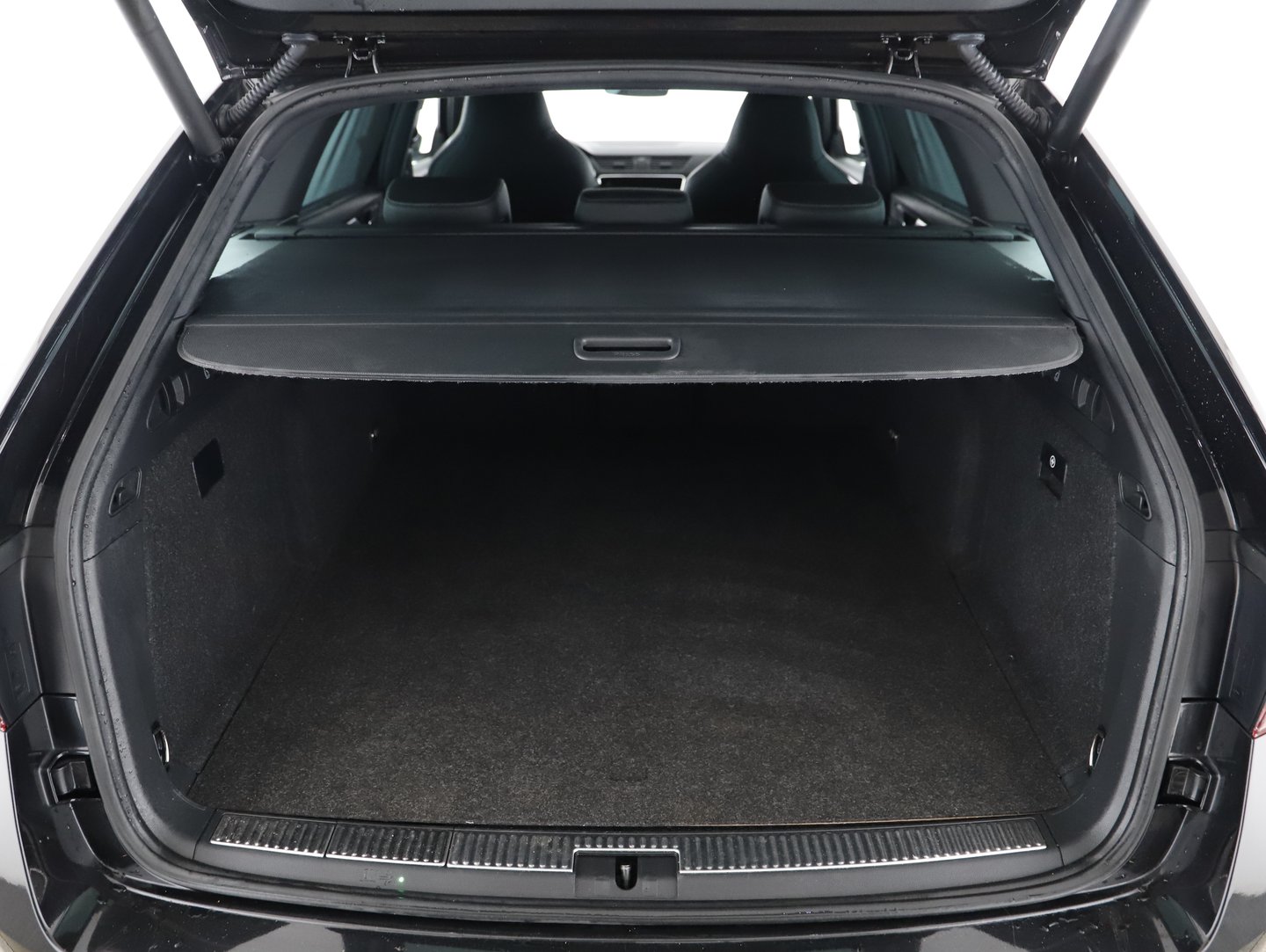 Škoda SUPERB Combi iV SPORTLINE DSG | Bild 15 von 20