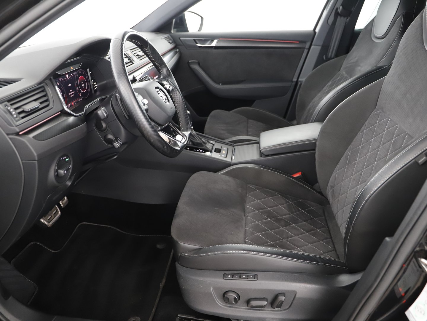 Škoda SUPERB Combi iV SPORTLINE DSG | Bild 4 von 20