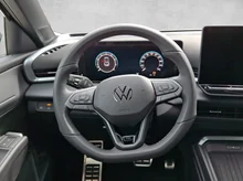 VW T-Roc R-Line eTSI DSG in Grenadillschwarz Metallic