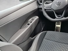 VW T-Roc R-Line eTSI DSG in Grenadillschwarz Metallic