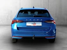 Škoda Octavia Combi Selection TSI mHEV DSG in Race-Blau Metallic