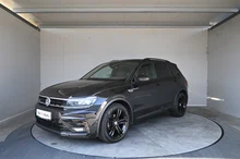 VW Tiguan Sky TDI SCR in Deep Black Perleffekt