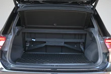 VW Tiguan Sky TDI SCR in Deep Black Perleffekt