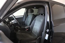 VW Tiguan Sky TDI SCR in Deep Black Perleffekt