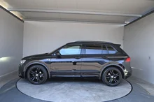 VW Tiguan Sky TDI SCR in Deep Black Perleffekt