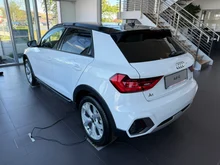 Thumbnail-Foto von Fahrzeug