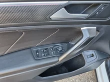 VW Tiguan Allspace R-Line TDI 4MOTION DSG in weiss - metallic-perleffekt