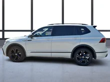 VW Tiguan Allspace R-Line TDI 4MOTION DSG in weiss - metallic-perleffekt