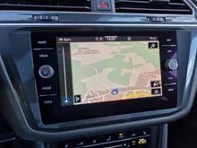 VW Tiguan Allspace R-Line TDI 4MOTION DSG in weiss - metallic-perleffekt