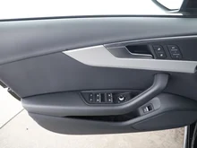 Audi A4 Avant 35 TDI S line in MYTHOSSCHWARZ METALLIC