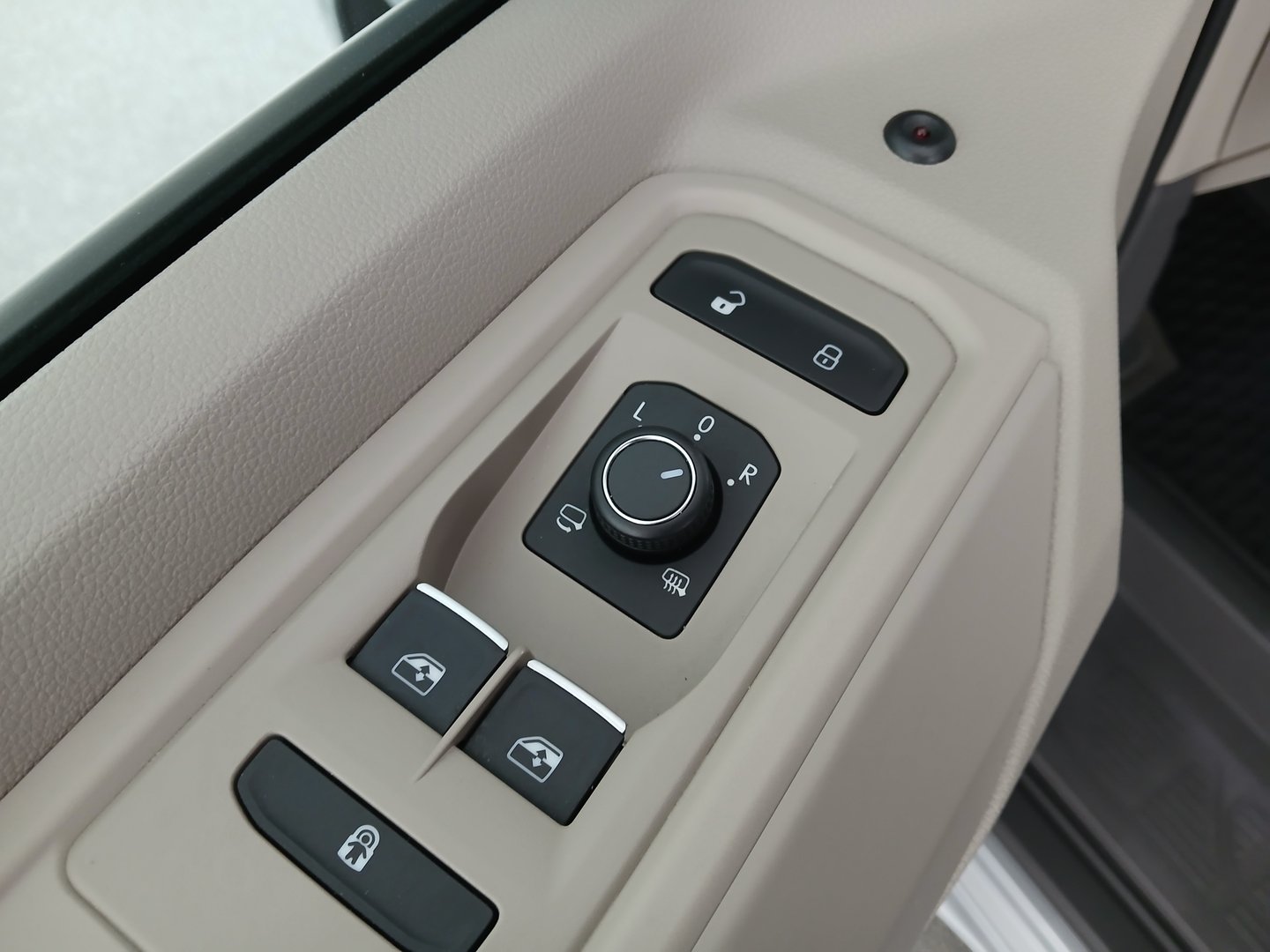 VW California Ocean eHybrid 180 kW 4M | Bild 11 von 40