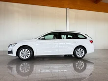Škoda Octavia Combi Essence TSI in Alaska-Weiß