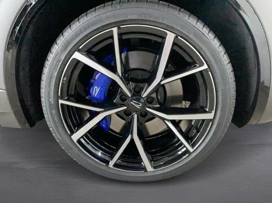 Bild eines VW Touareg R eHybrid TSI 4M. Final Edition