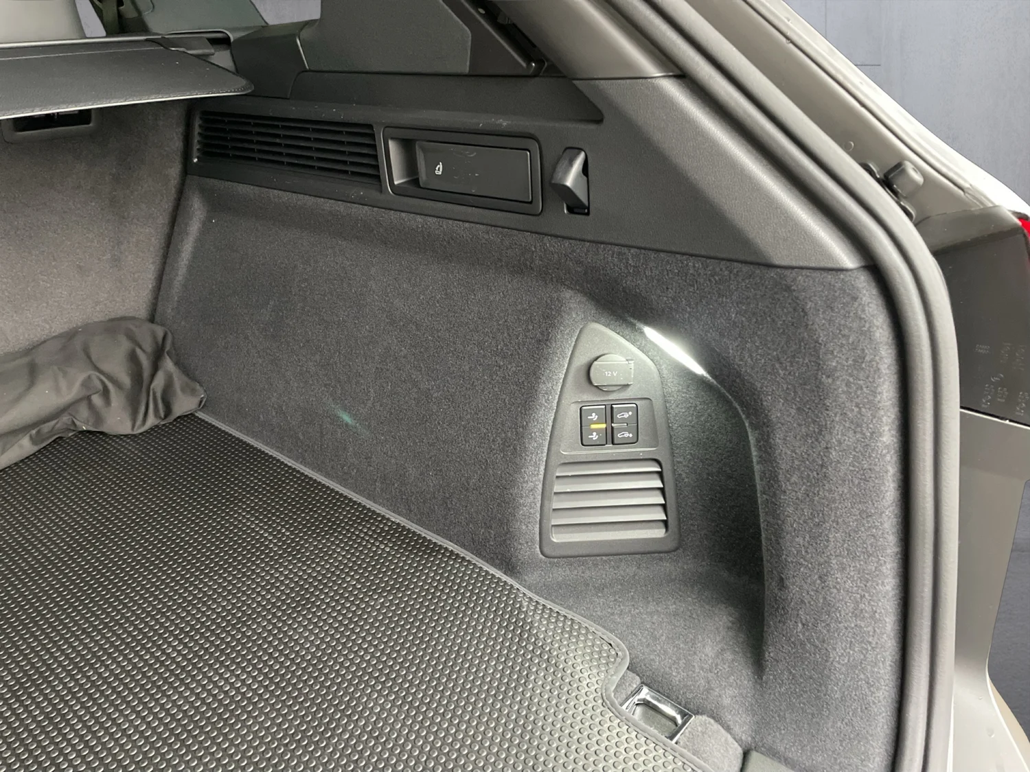 Bild eines VW Touareg R eHybrid TSI 4M. Final Edition