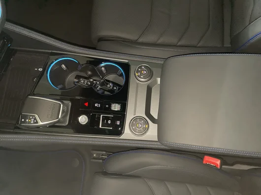 Bild eines VW Touareg R eHybrid TSI 4M. Final Edition