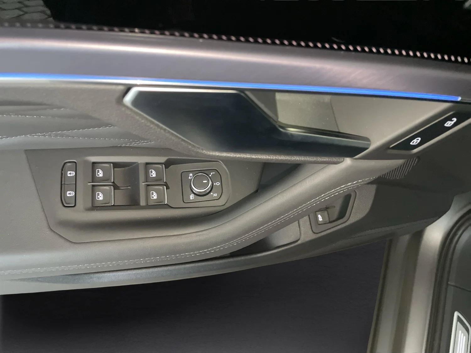 Bild eines VW Touareg R eHybrid TSI 4M. Final Edition