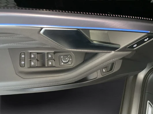 Bild eines VW Touareg R eHybrid TSI 4M. Final Edition