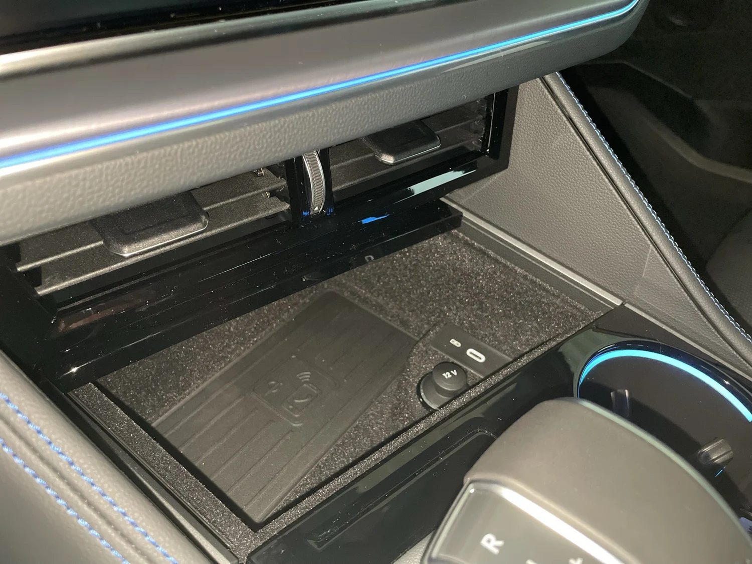 Bild eines VW Touareg R eHybrid TSI 4M. Final Edition