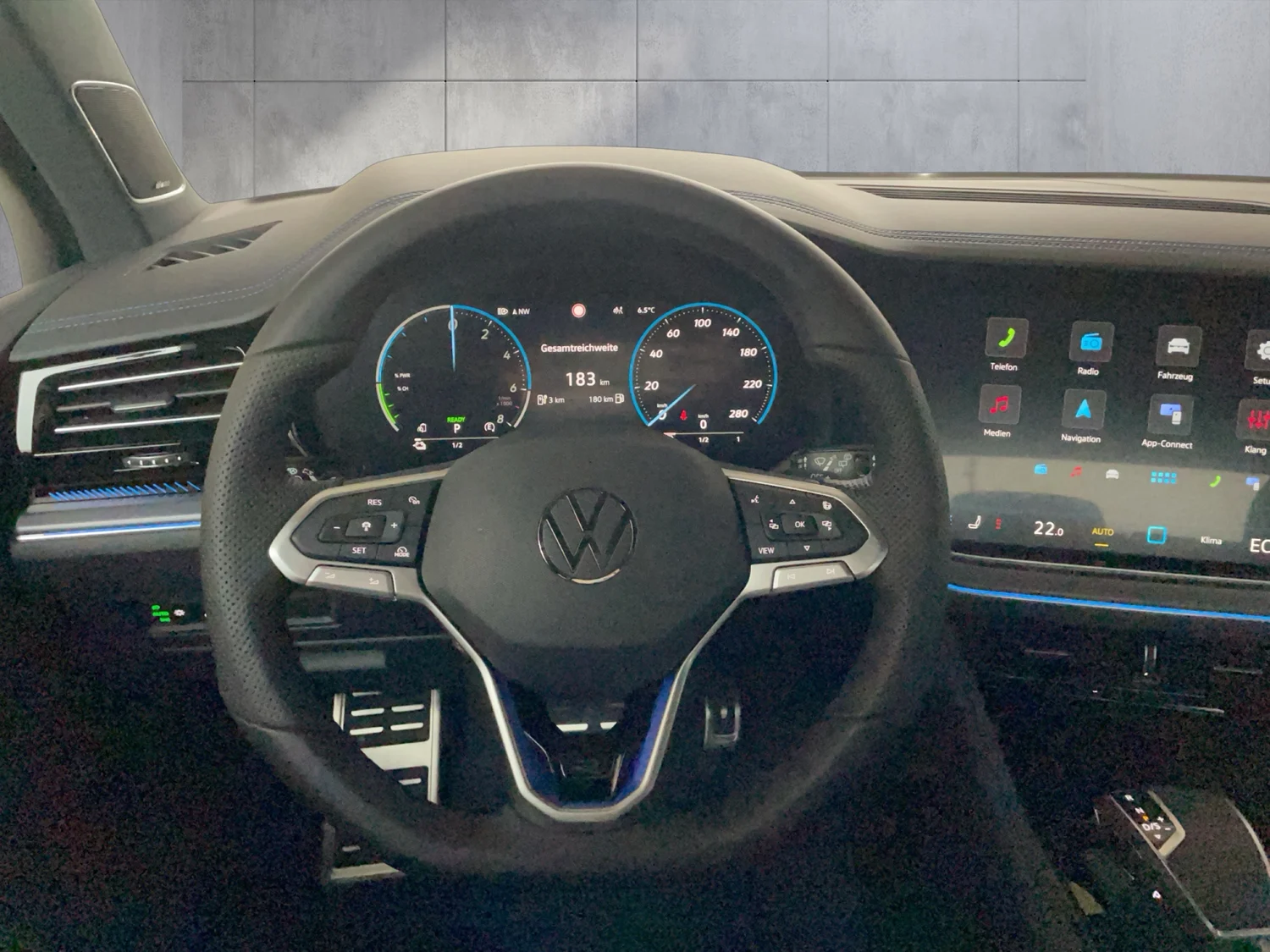 Bild eines VW Touareg R eHybrid TSI 4M. Final Edition