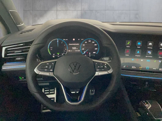 Bild eines VW Touareg R eHybrid TSI 4M. Final Edition