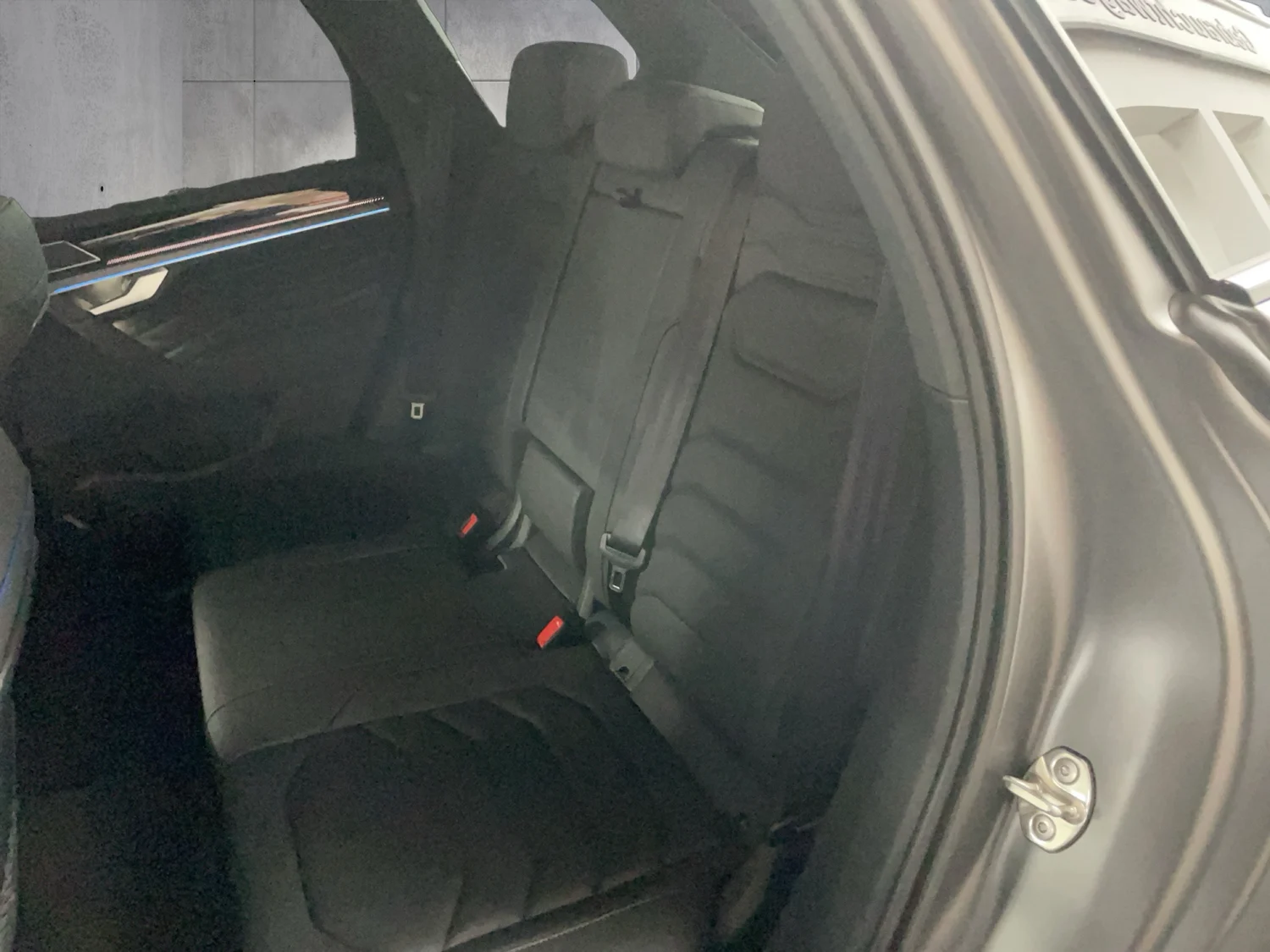 Bild eines VW Touareg R eHybrid TSI 4M. Final Edition