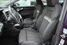 Audi Q4 e-tron 45 e-tron quattro in J6 Auroraviolett Metallic
