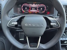 Škoda Karoq Sportline TSI DSG ACT in Black-Magic Perleffekt