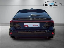 Audi A5 Avant e-hybrid quattro 220 kW in 0E Mythosschwarz Metallic