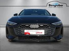 Audi A5 Avant e-hybrid quattro 220 kW in 0E Mythosschwarz Metallic
