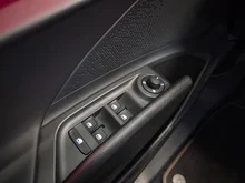 Škoda Enyaq 80 in Black-Magic Perleffekt