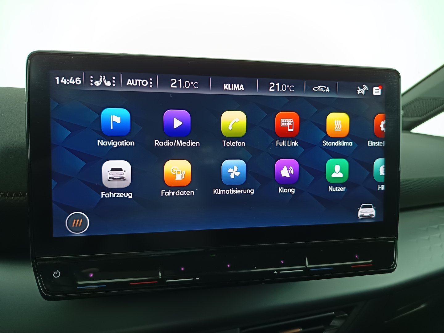 SEAT Born 77 e-Boost 170kW/231PS | Bild 18 von 35