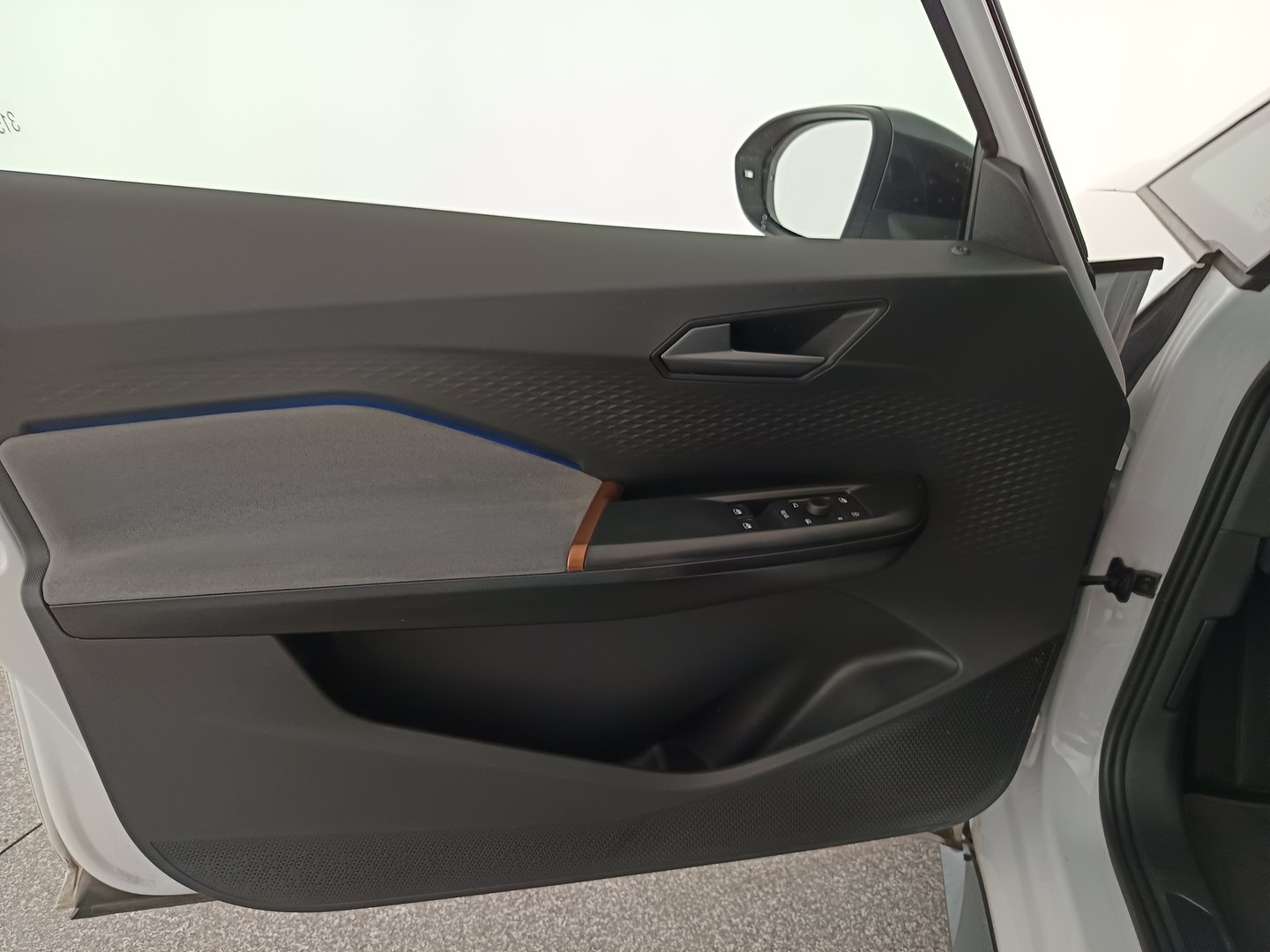 SEAT Born 77 e-Boost 170kW/231PS | Bild 10 von 35
