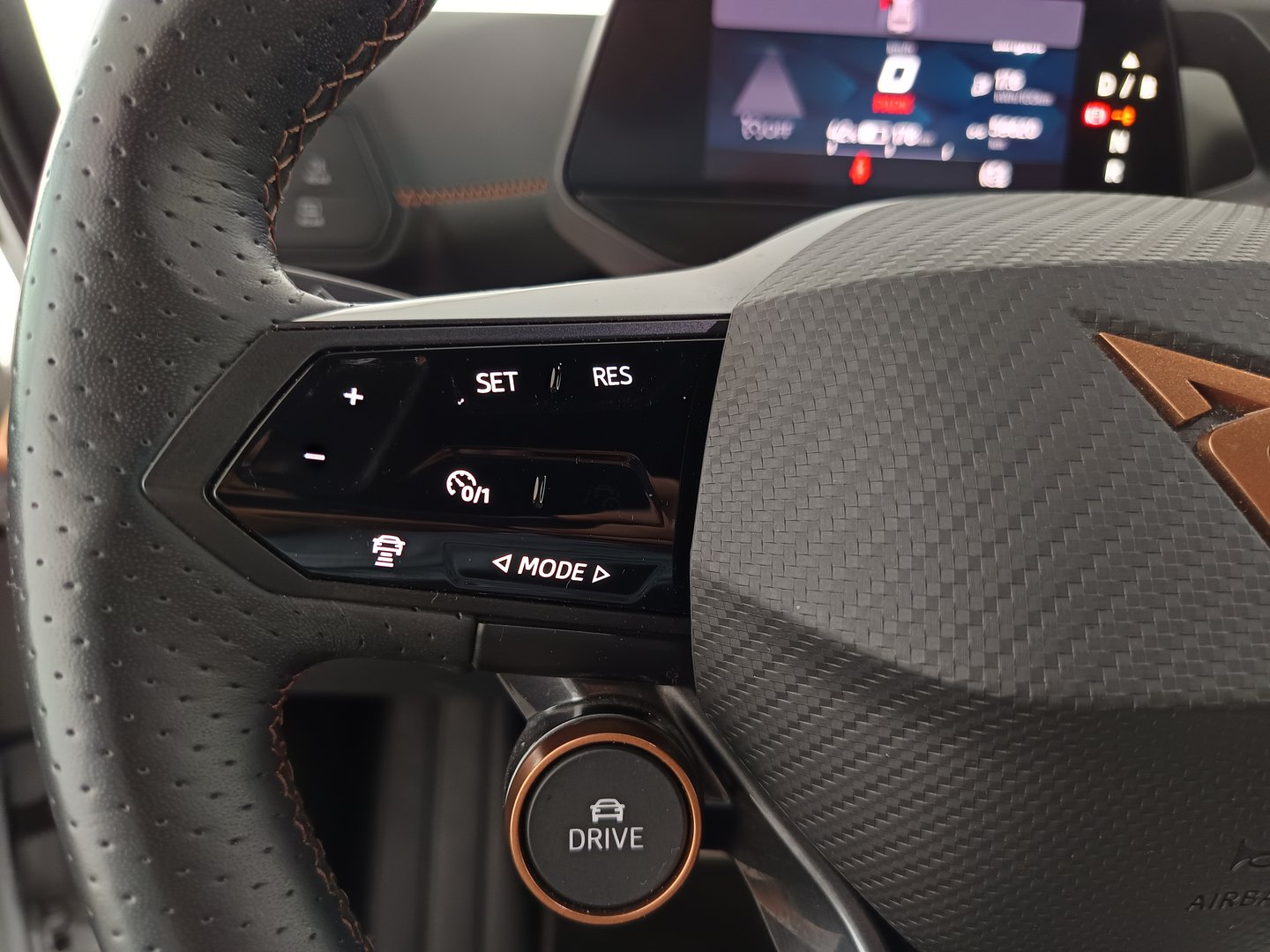 SEAT Born 77 e-Boost 170kW/231PS | Bild 16 von 35