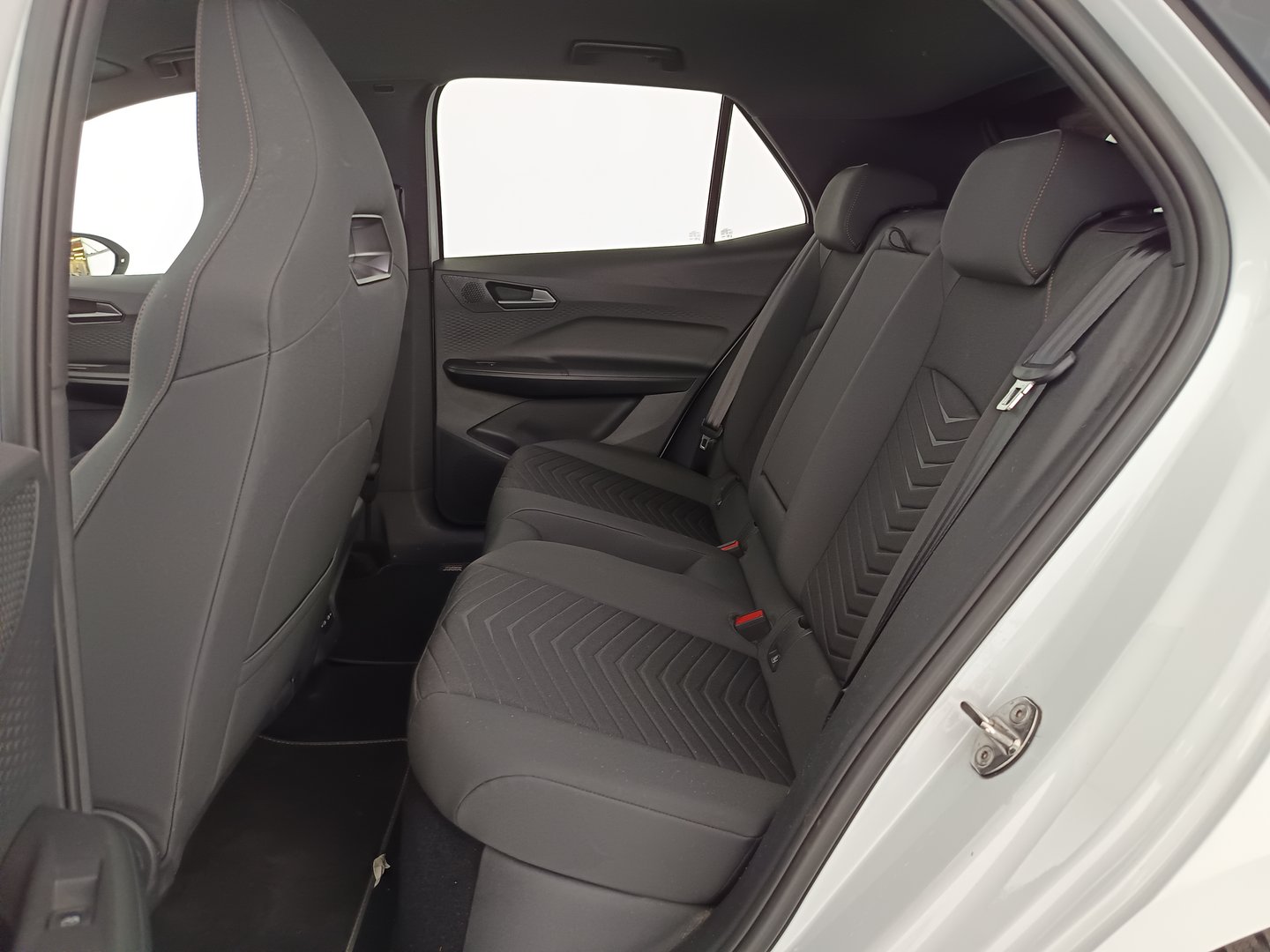 SEAT Born 77 e-Boost 170kW/231PS | Bild 32 von 35