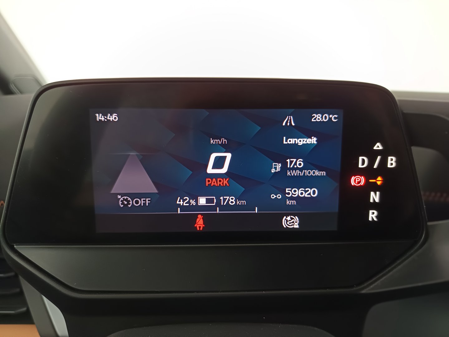 SEAT Born 77 e-Boost 170kW/231PS | Bild 15 von 35