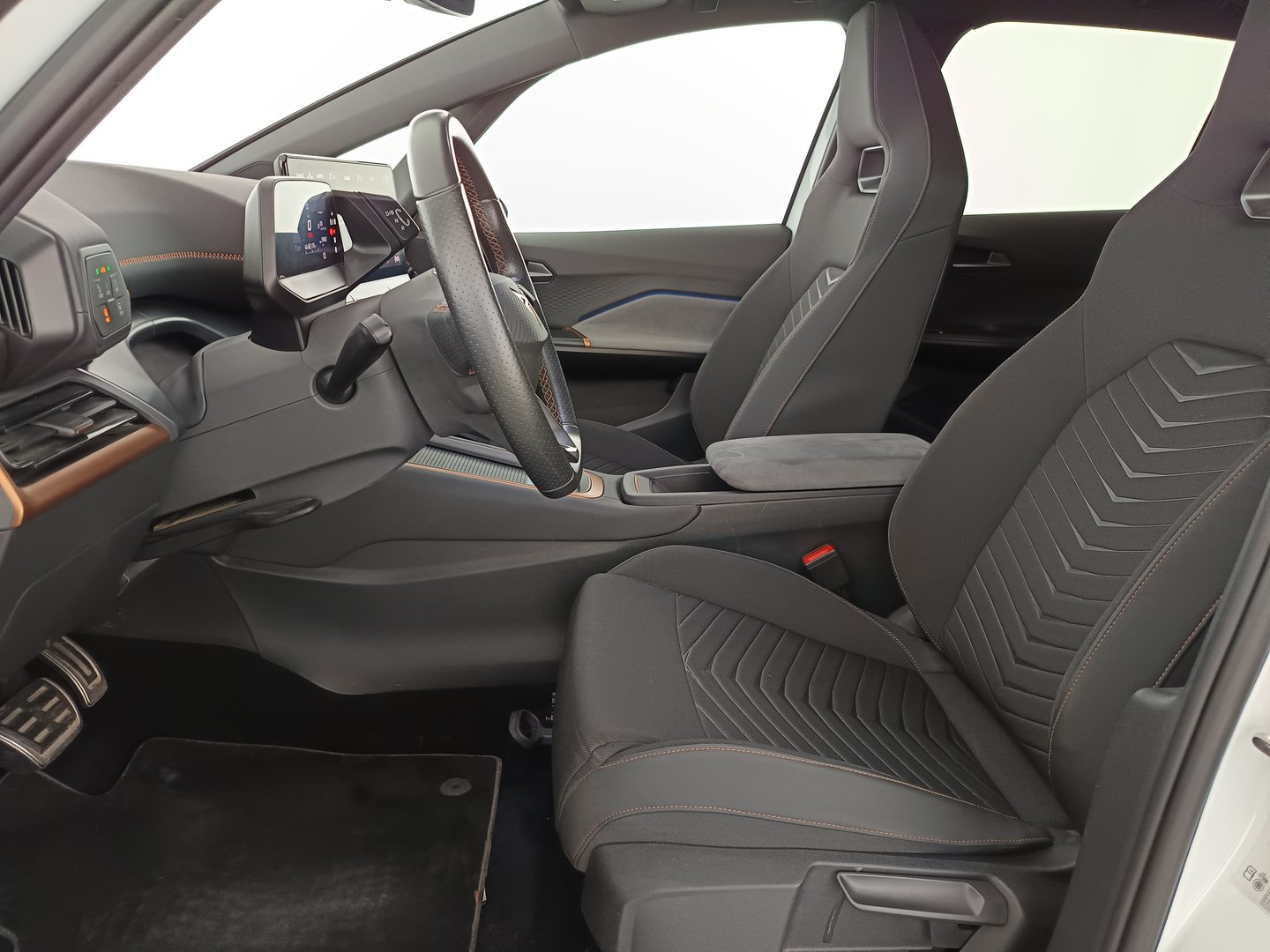 SEAT Born 77 e-Boost 170kW/231PS | Bild 13 von 35