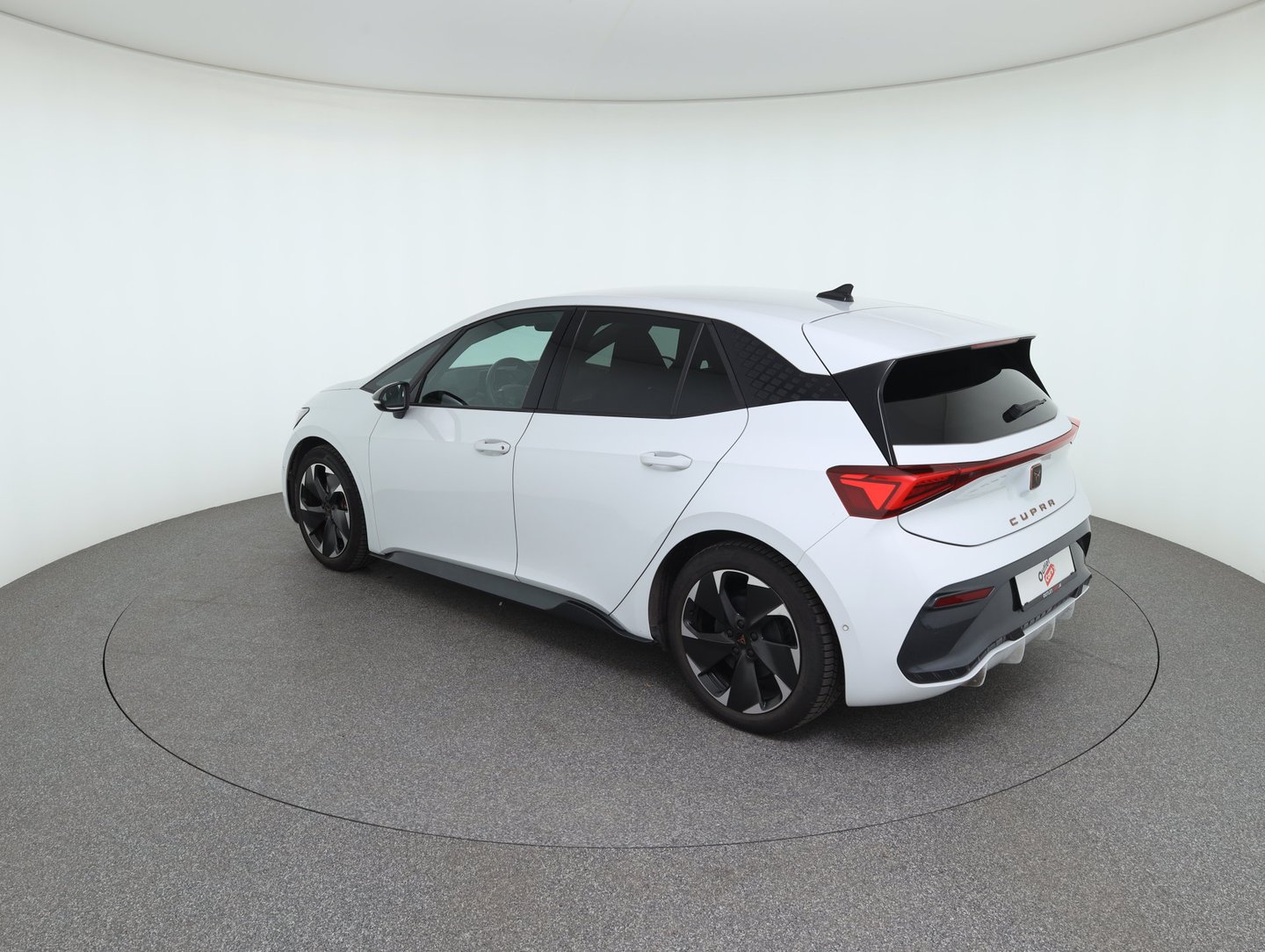SEAT Born 77 e-Boost 170kW/231PS | Bild 7 von 35