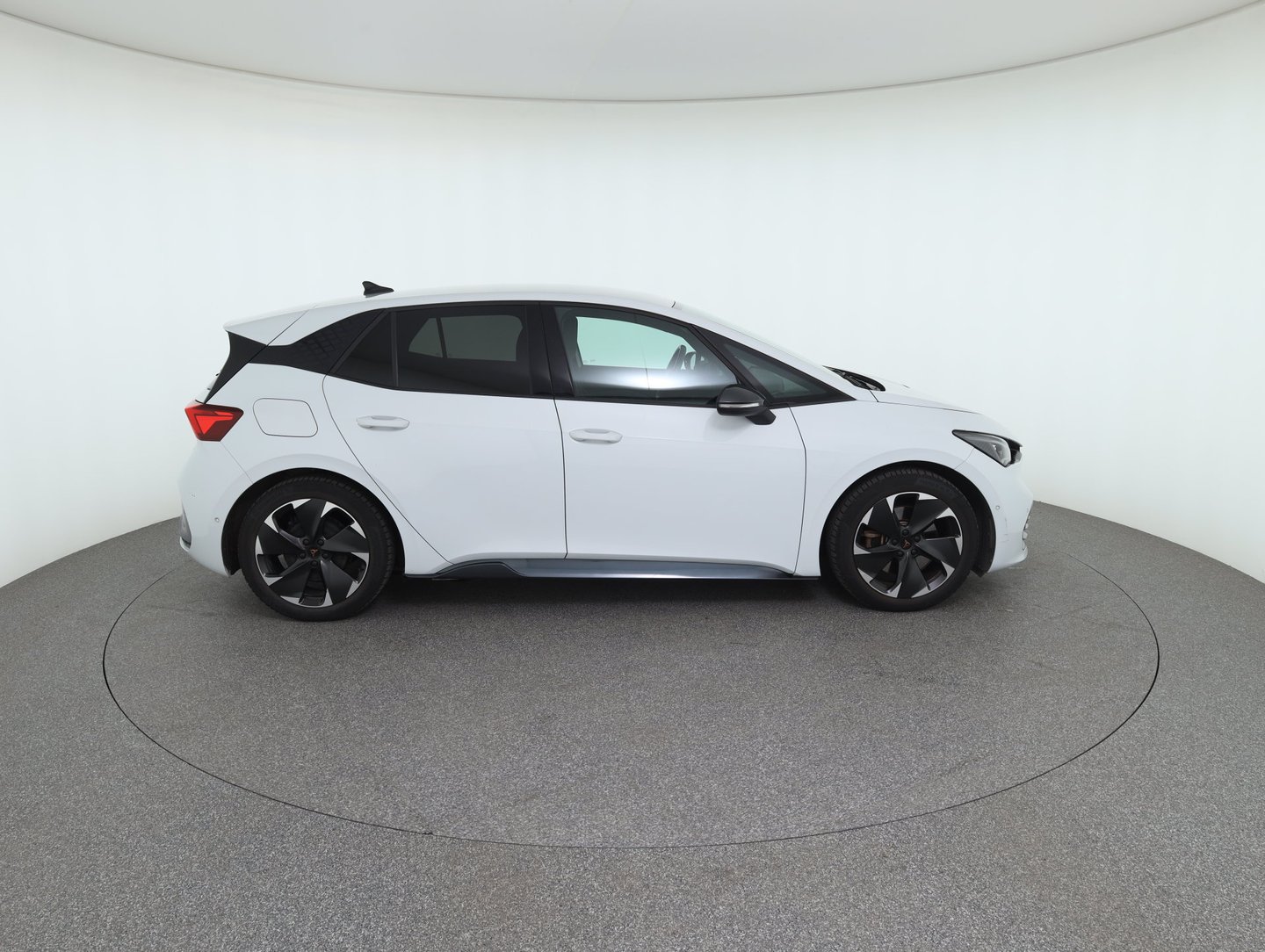 SEAT Born 77 e-Boost 170kW/231PS | Bild 4 von 35