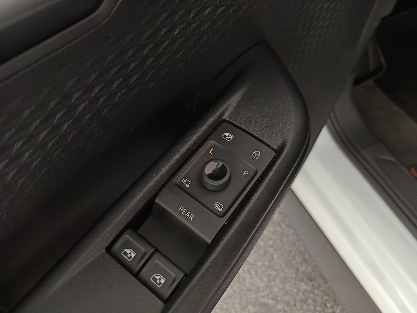 SEAT Born 77 e-Boost 170kW/231PS | Bild 11 von 35