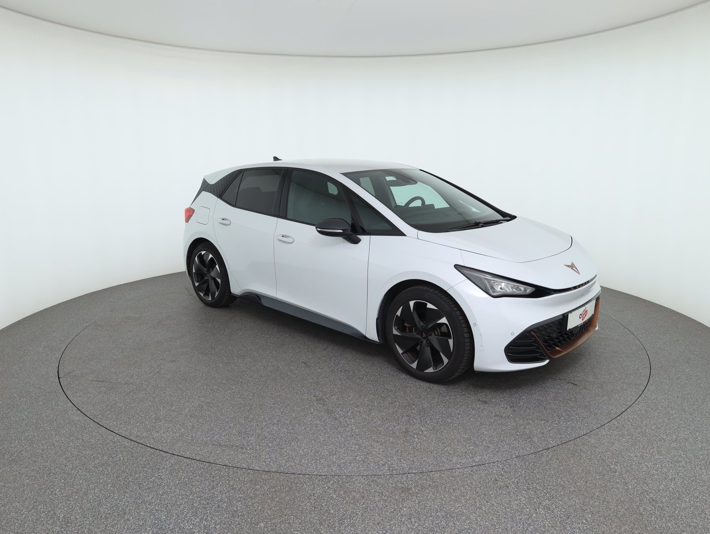 SEAT Born 77 e-Boost 170kW/231PS | Bild 3 von 35