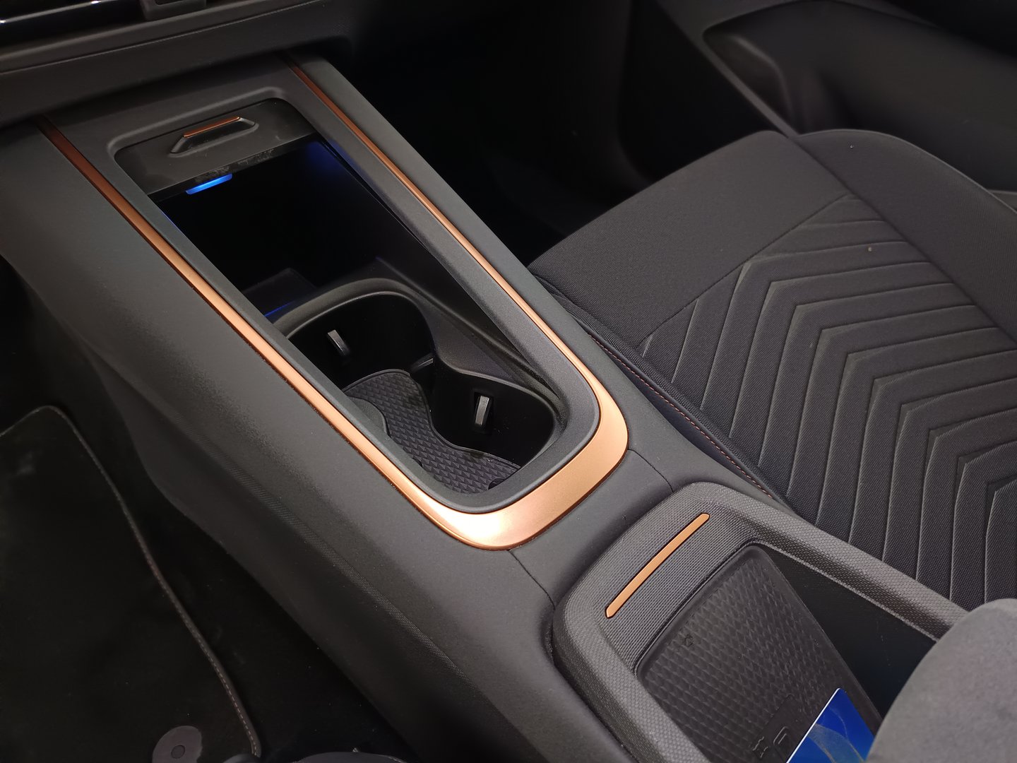 SEAT Born 77 e-Boost 170kW/231PS | Bild 31 von 35