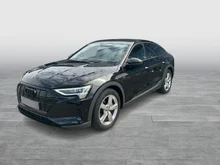 Audi e-tron Sportback 55 300 kW Business in Brillantschwarz