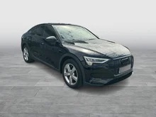 Audi e-tron Sportback 55 300 kW Business in Brillantschwarz