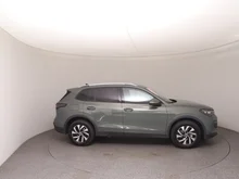VW Tiguan Friends eTSI DSG in Cipressino-Grün Metallic