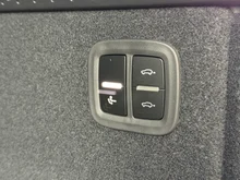 Porsche Macan 4 in tiefschwarzmetallic
