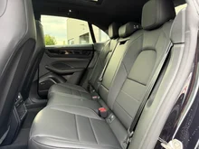 Porsche Macan 4 in tiefschwarzmetallic