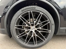 Porsche Macan 4 in tiefschwarzmetallic
