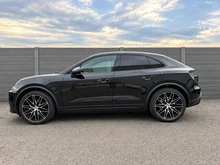 Porsche Macan 4 in tiefschwarzmetallic